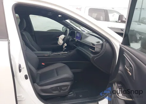 2024 Toyota Crown Platinum z USA, uszkodzony, nr VIN JTDAFAAF7R3008930